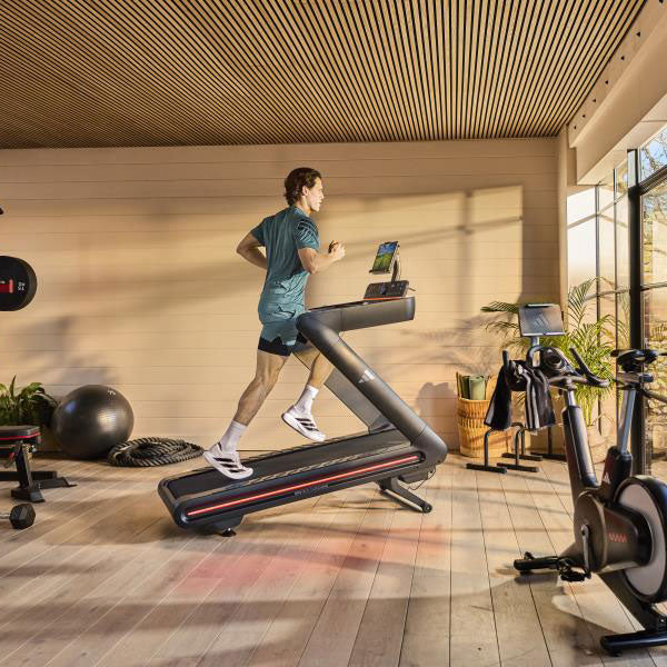 アディダス T-700 トレッドミル 準業務用ランニングマシン AVUS-10701-120（100V） [adidas training]　【送料・組立設置費込み】 Zwift Kinomap  最高速度20km/h 18段階傾斜調整 メーカー保証1年間