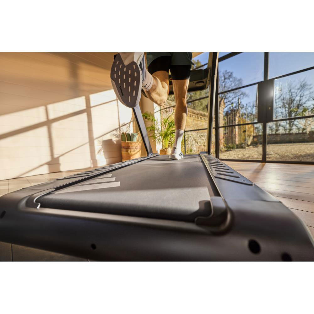 アディダス T-700 トレッドミル 準業務用ランニングマシン AVUS-10701-120（100V） [adidas training]　【送料・組立設置費込み】 Zwift Kinomap  最高速度20km/h 18段階傾斜調整 メーカー保証1年間